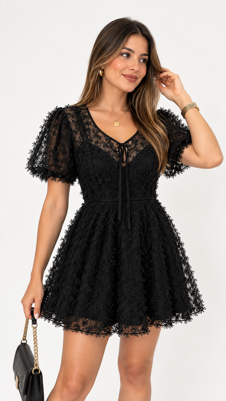 Vestido negro de encaje floral, modelo